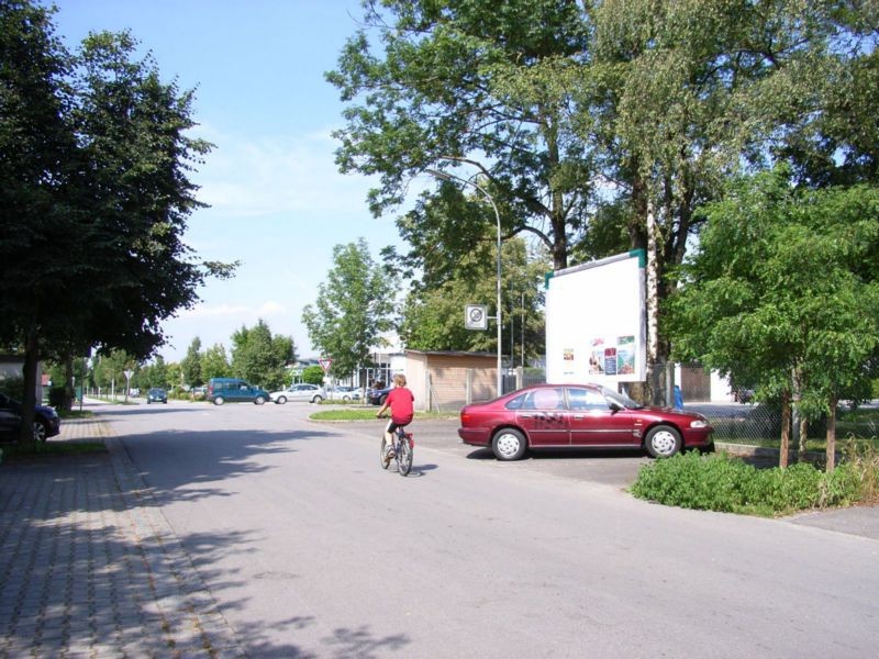 Justus-von-Liebig-Str. gg. 23 nh. / Burghauser Straße