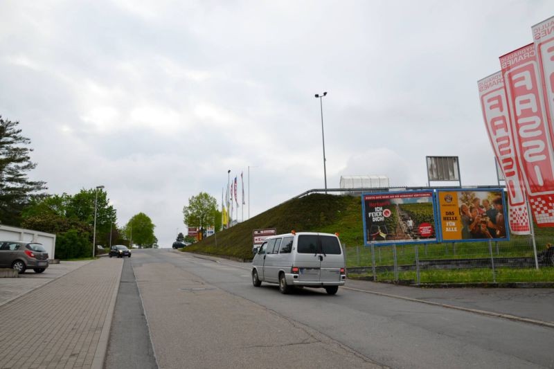 Daimlerstr. 1 /Kaufland/Einfahrt (quer zur Str)