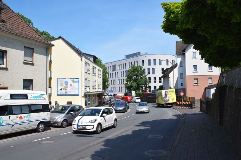 Magdeburger Str. 13-15 (quer am Giebel)