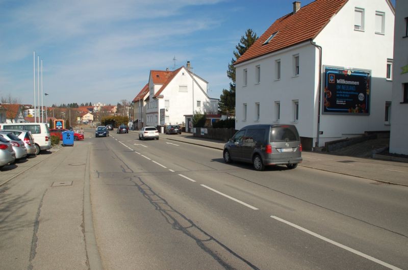 Albrechtstr. 42/Zufahrt Aldi (quer am Giebel)