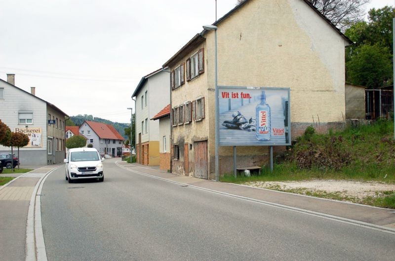 Hohenzollernstr. 20/quer zur B 32/lks