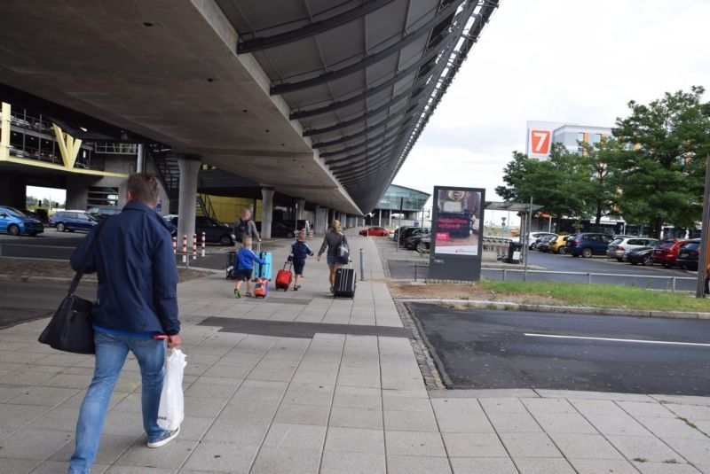 Flughafen Leipzig/Terminalring/Übergang z. Hotel/Sicht Eing