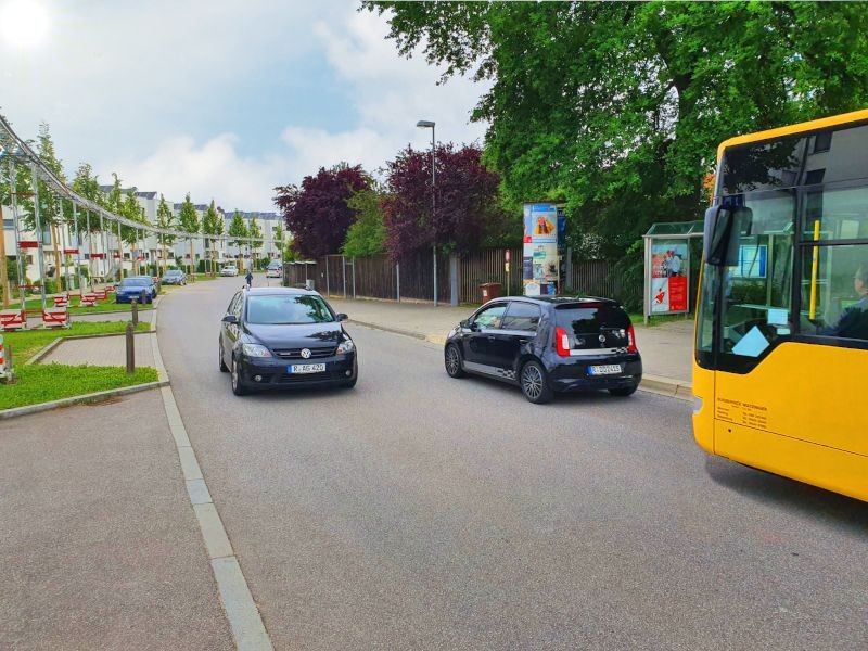 Ziegetsdorfer Str. bei Haltestelle Schwalbenneststraße