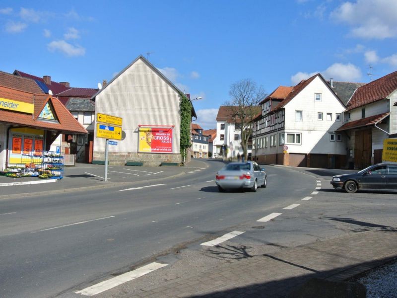 Niederrheinische Str. 10a (B 454)  quer