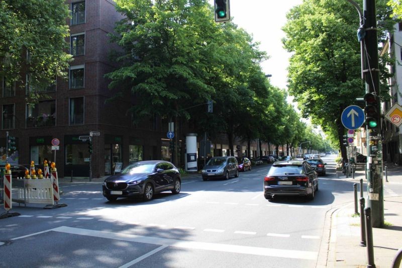 Merowingerstr. hinter 31 hinter Karolingerstr. (Mittelinsel)