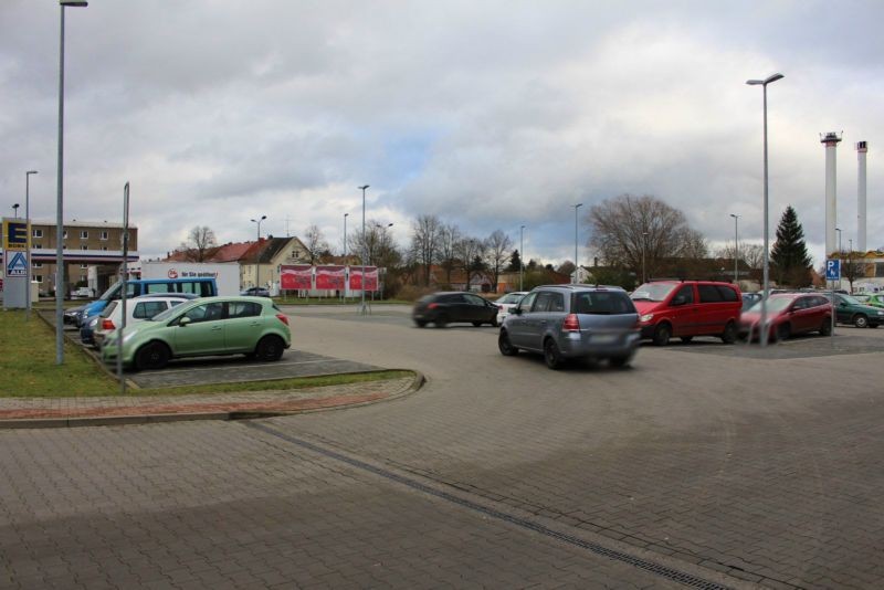 Rosa-Luxemburg-Str. 7  / Si. Edeka u. Aldi geg. Eing.