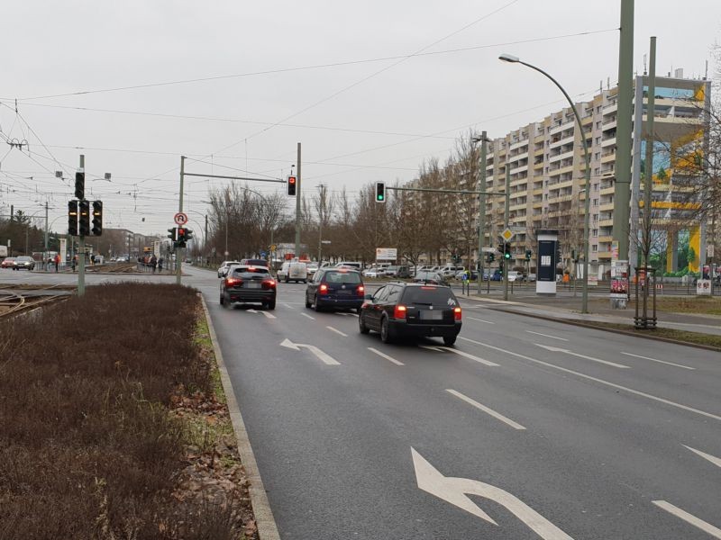 Rhinstr.83 vor Allee der Kosmonauten