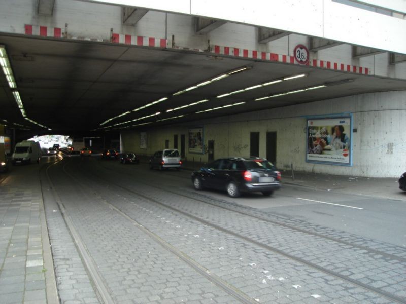 Kölner Str./Worringer Platz Ufg.re.