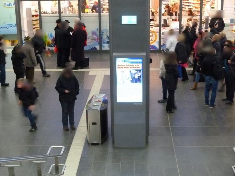 Hbf, Erster Aufgang  EG, Säule Mitte