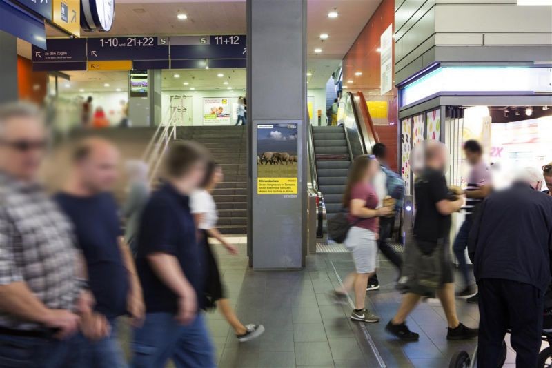 Hbf, Zweiter Aufgang EG, Säule rechts