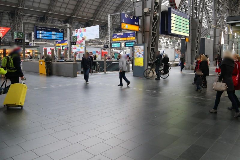 Hbf, Quer-Bstg., Höhe GL 20/21 vor Dachträger