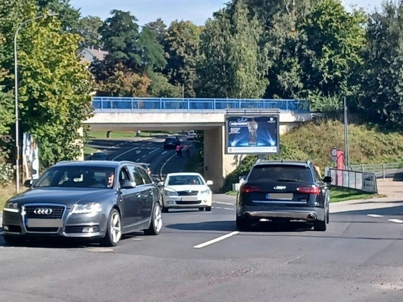 Hofer Str. vor DB-Brücke saw. CS