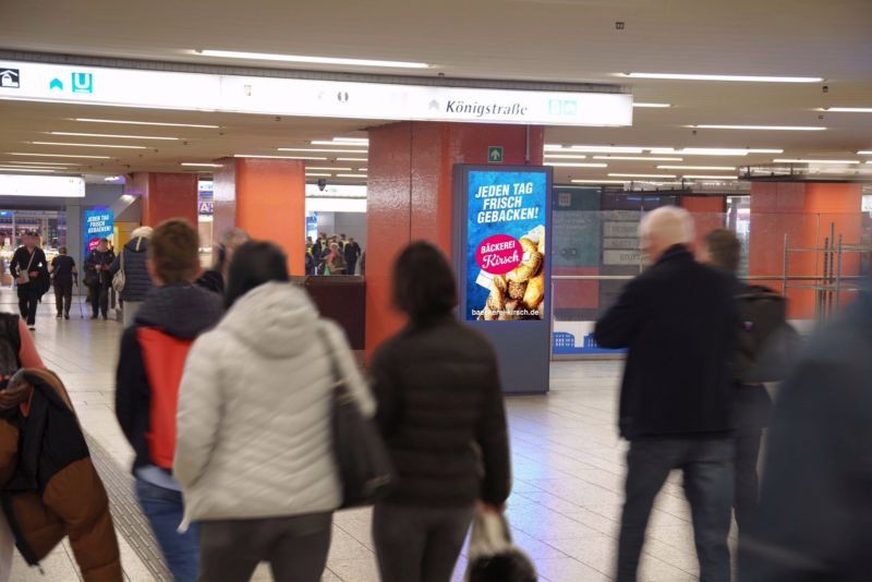 U-Bf Hbf, VTE, Gangmi.,v. Säule li., Ri. Königstr.