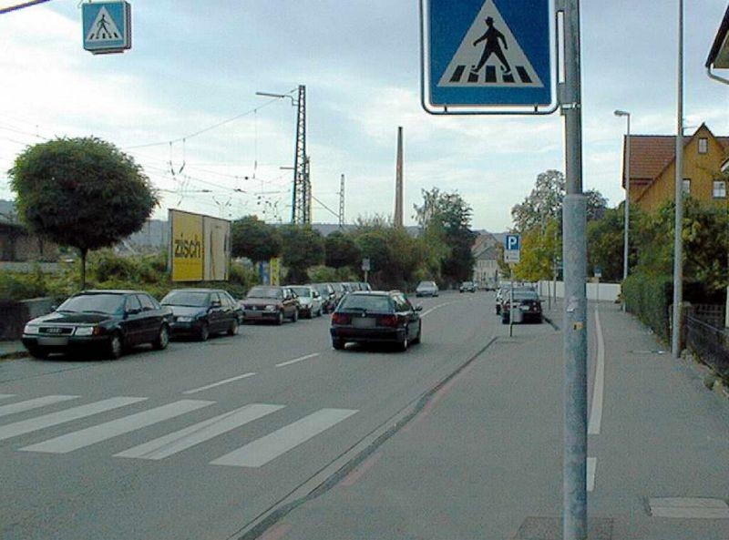 Grabenstr. re. neb Fußgängersteg