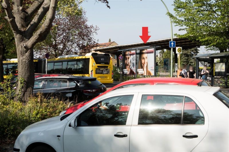 S-Bf Marienfelde, Bahnstr. li. neb. Buswartehaus