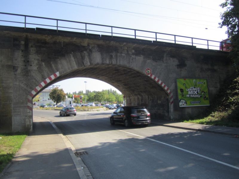 Stettiner Str. vor DB-Brücke quer