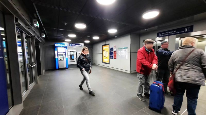 Hbf, Ebene -1, mittlerer Parkhauszugang