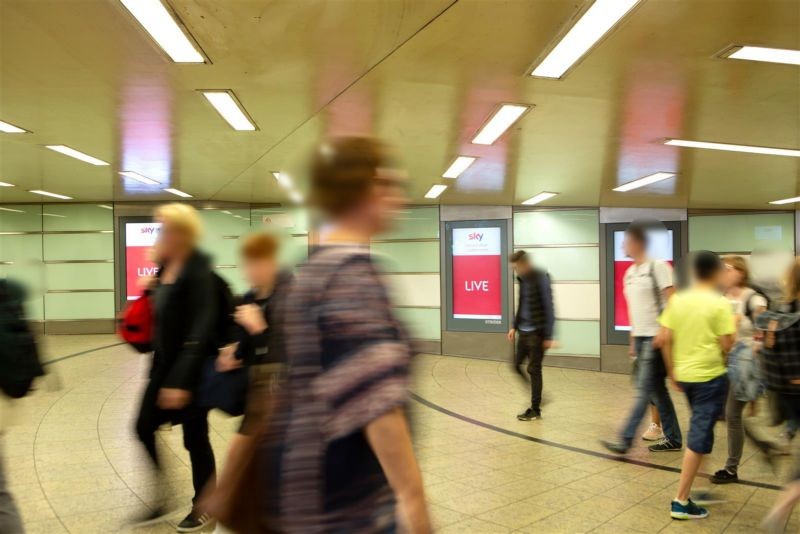 Hbf, Verteilerebene, Ri. U-Bahn, li., 3. Sto.